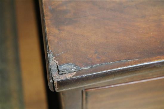 A Victorian mahogany chest of drawers W.105cm